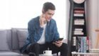 سماعة رأس تعمل بـ"الإيماءات".. ضد الماء والعرق