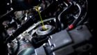 متى يتم تغيير زيت محرك السيارة؟.. قائمة بأفضل أنواع الزيوت