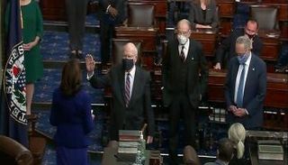 أعضاء الكونجرس يؤدون اليمين الدستورية أمام هاريس