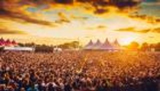 للسنة الثانية.. كورونا يلغي "جلاستونبري" الموسيقي ببريطانيا 