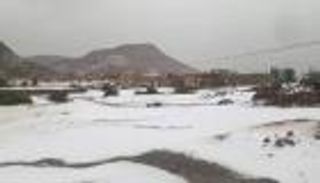 شتاء اليمن.. ثلوج بصعدة وبرد قارس يضاعف أوجاع النازحين