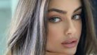 "العيون لا تكذب".. صاحبة أجمل وجه في العالم عانت من التنمر