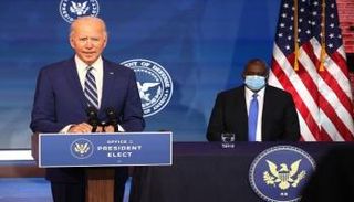 الرئيس الأمريكي جو بايدن ووزير الدفاع الجنرال لويد أوستن