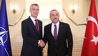 ينس ستولتنبرج خلال لقاء مولود جاويش أوغلو