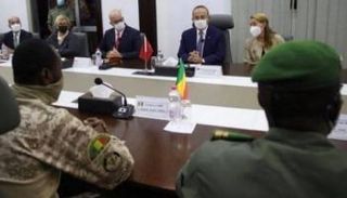 وزير الخارجية التركي خلال لقائه المجلس العسكري في مالي