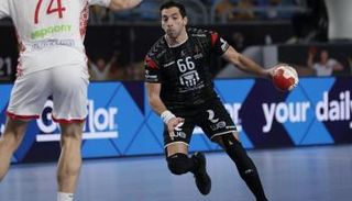 أحمد الأحمر نجم منتخب مصر لكرة اليد