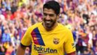 برشلونة يخطط لتعويض المطرود سواريز بعجوز آخر