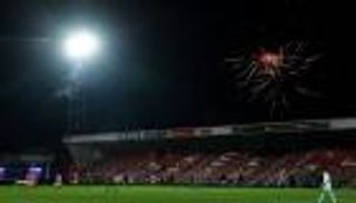 الألعاب النارية تعطل مباراة مانشستر سيتي في الكأس 