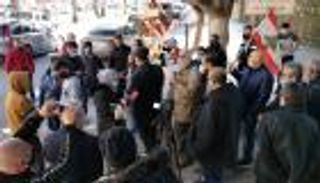 اللبنانيون يرفضون "الإعدام الجماعي".. انتفاضة ضد الإغلاق 