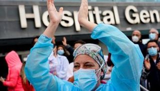 مستشفيات إسبانيا تكتظ بالمرضى والمصابين بفيروس كورونا