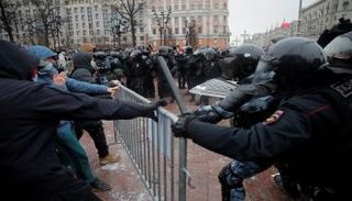 جانب من المظاهرات المطالبة بالإفراج عن نافالني- رويترز