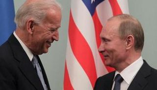 لقاء سابق بين بوتين وبايدن - أرشيفية 