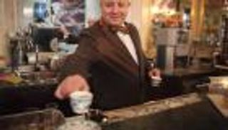 آداب شرب القهوة في إيطاليا.. من التحلية إلى طريقة وضع الملعقة