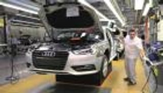 أزمة خطيرة تضرب مصانع السيارات.. ألمانيا تستعين بنمر آسيوي