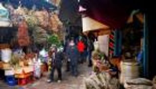 "سوق البلاط" في تونس.. وصفات تقليدية تتحدى كورونا