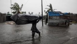 العاصفة "إلويز" هدمت الكثير من المنازل