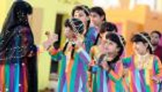 مهرجان الشيخ زايد التراثي يحتفي بإقبال الشباب على "القرقور" و"السدو"