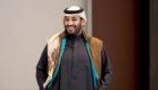 جاكيت محمد بن سلمان يشعل "تويتر" وينفد من الأسواق.. كم السعر؟