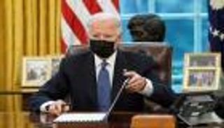 بايدن يلغي حظر ترامب على خدمة المتحولين جنسيا بالجيش