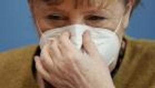 "حظر السفر".. خطة ميركل الجديدة لحصار كورونا