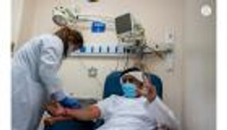 عداد لقاح كورونا حول العالم.. حملات التطعيم تحاصر الفيروس