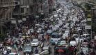 إلى أين يتجه الاقتصاد المصري؟.. 20 خبيرا يتوقعون