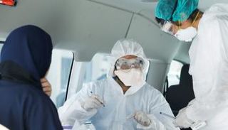 البحرين تكثف فحوص كورونا لرصد المصابين