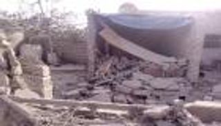 هجوم حوثي يدمر  منازل بالحديدة.. وغارات للتحالف بمأرب