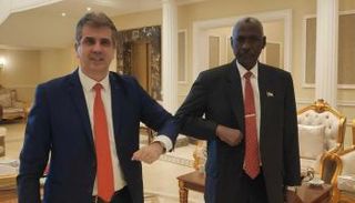 وزير الاستخبارات الإسرائيلي ووزير الدفاع السوداني