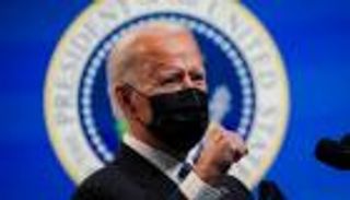 بايدن يمدد قيود كورونا على أوروبا والبرازيل.. ويضيف جنوب أفريقيا