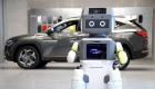 أول موظف استقبال "روبوت" في هيونداي يتسلم مهامه