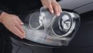 لقيادة آمنة ليلا.. 4 خطوات لتنظيف "فوانيس" السيارة 