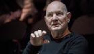 كورونا ينهي حياة السويدي لارس نورين.. أحد أعظم الكتّاب المسرحيين