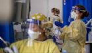 كورونا حول العالم.. ارتفاع الوفيات وأسترازينيكا تدافع عن تأخر اللقاح