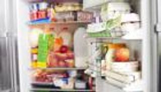إلى ربات البيوت.. 7 أغذية يجب تخزينها في الثلاجة