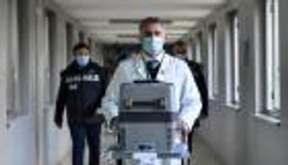 إيطاليا تستثمر في لقاح جديد ضد كورونا