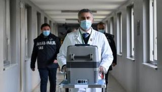 إيطاليا تبحث عن لقاح جديد ضد كورونا