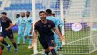 عمر خربين يسجل انطلاقة ثلاثية مع الوحدة في الدوري الإماراتي