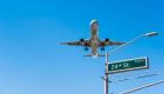 6 أشهر من الخداع.. شاب يوجه "تعليمات خطيرة" لطيارين في الجو