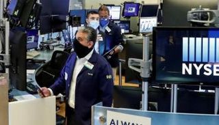 متداولون في بورصة نيويورك - رويترز