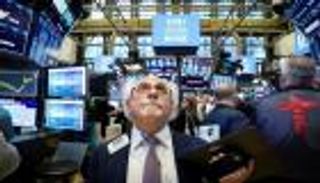 انتفاضة "الصغار" في وجه أباطرة وول ستريت.. تفاصيل رواية هوليوودية جديدة