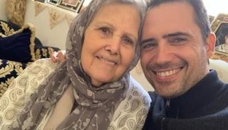 ظافر العابدين ووالدته السيدة عزيزة