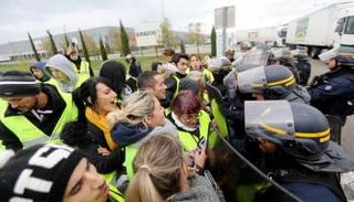 مظاهرات رافضة لاستثمارات أمازون