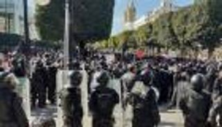 تونس.. تجدد الاحتجاجات الشعبية للمطالبة بإسقاط الإخوان