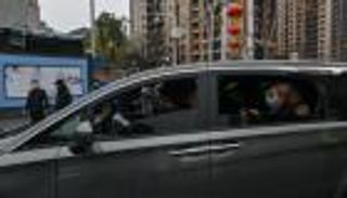 البؤرة الأولى لكورونا بالصين.. خبراء "الصحة العالمية" يزورون سوق ووهان