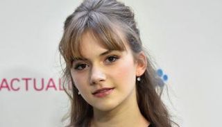 إيميليا جونز بطلة الفيلم