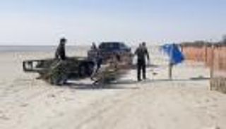 في موسم الأعاصير.. شواطئ تكساس في حماية "أشجار الميلاد"