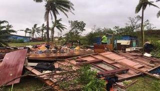 منزل مدمر جراء إعصار في فيجي- أرشيفية
