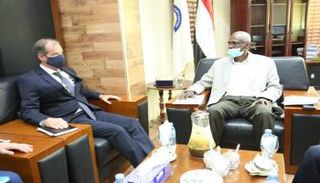 وزير الري السوداني خلال لقاء السفير الألماني 