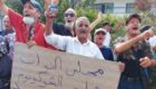 "ارحل".. تونسيون يطردون نواب الإخوان من البرلمان